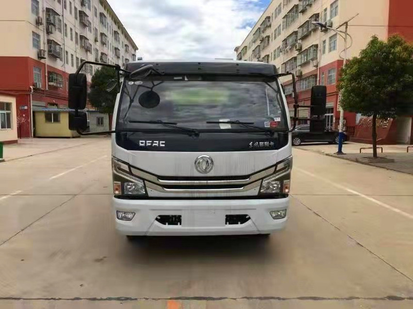 東風小多利卡掃路車 城市潔凈的守護者
